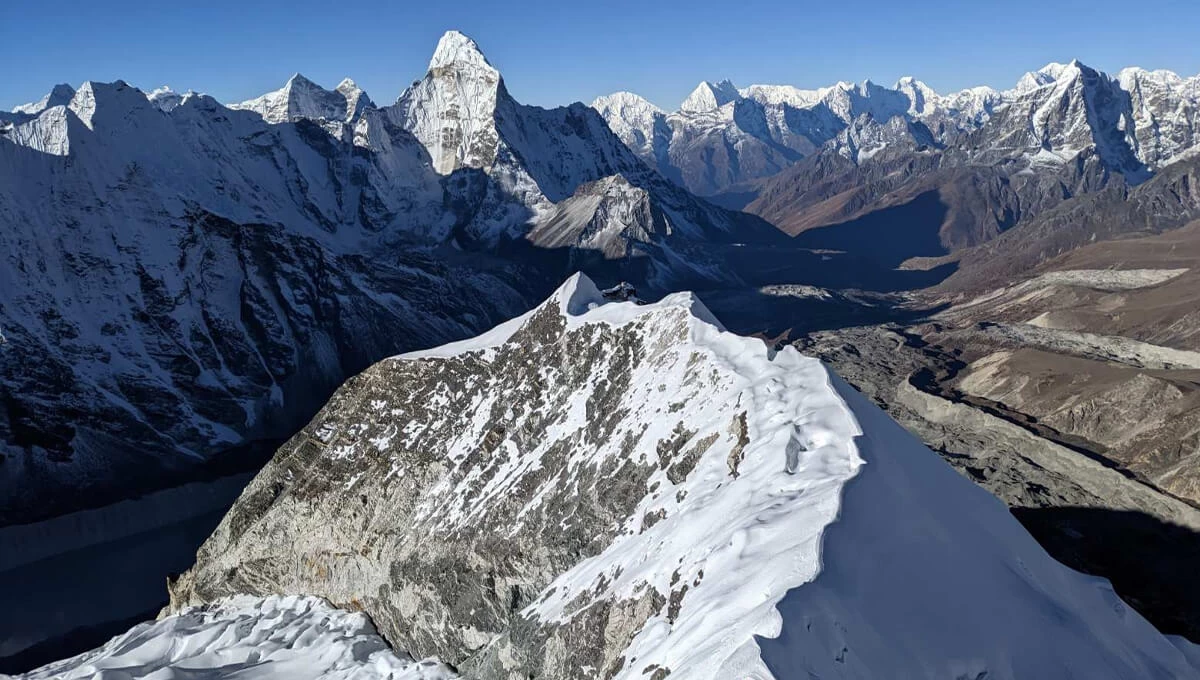 Island Peak Himalayas Overview